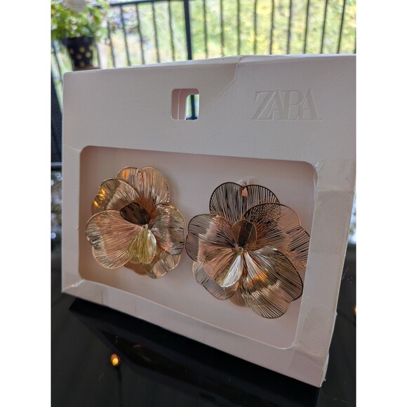 ZARA Earrings Polished Golden Wire Oversize Floral Open Flower Statement Glam - Picture 5 of 7